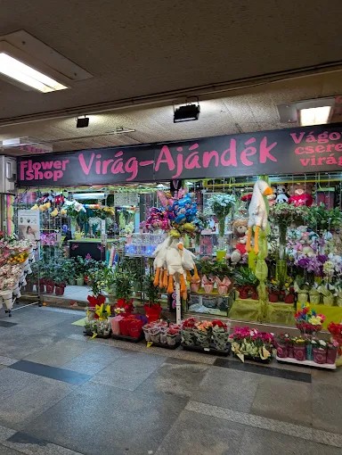 A Meggie Virágbolt kirakata a Blaha Lujza téri aluljáróban